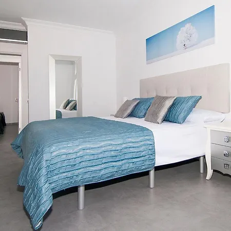 Semesterbostad Bay *